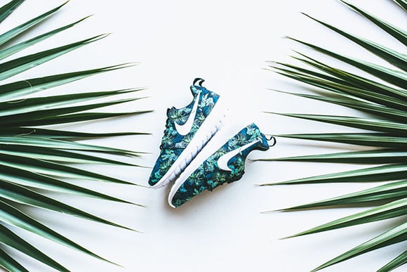 Nike Roshe Run Print ‘Floral’ in Space Blue/Poison Green