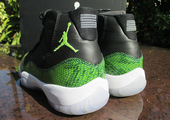 Air Jordan 11 Mid Green Snakeskin