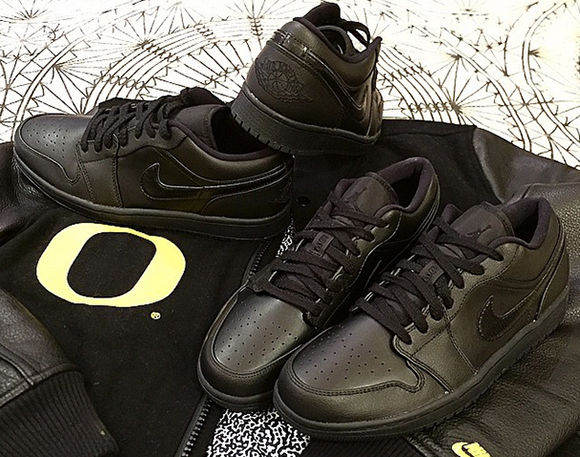 Air Jordan 1 Low Blackout