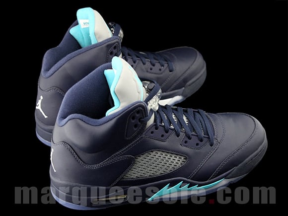 Air Jordan 5 Midnight Navy Hornets