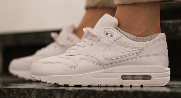 mens white nike air max 1