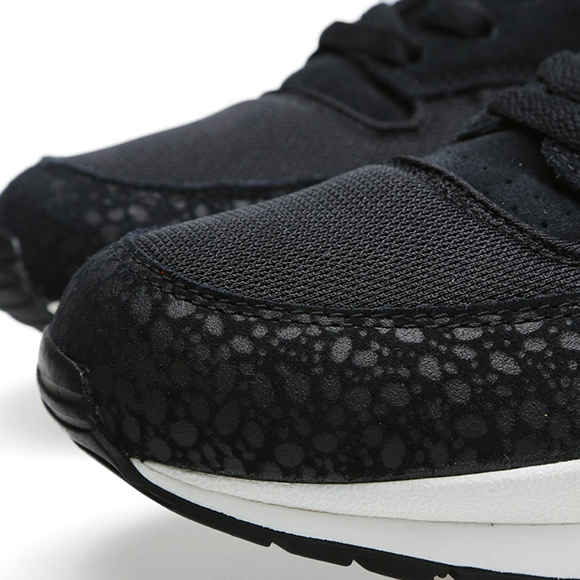 Nike Air Safari Black White