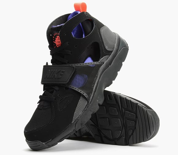 black nike huarache trainers