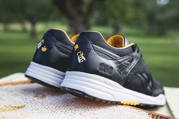 SneakersNStuff Reebok Ventilator Bees Honey