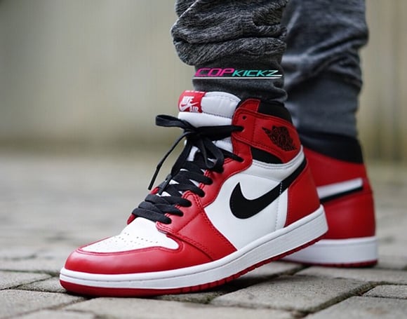 chicago jordan 1 on feet