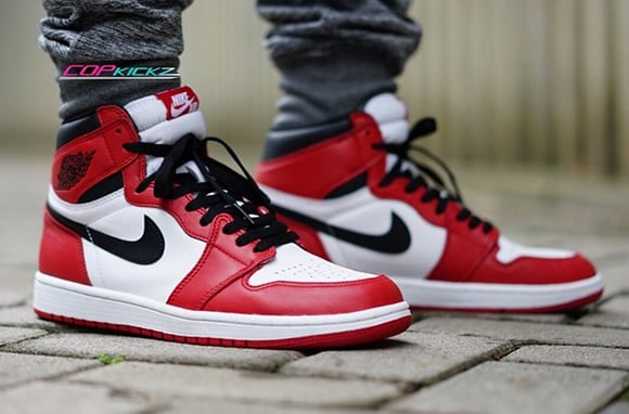 chicago jordan 1 on feet