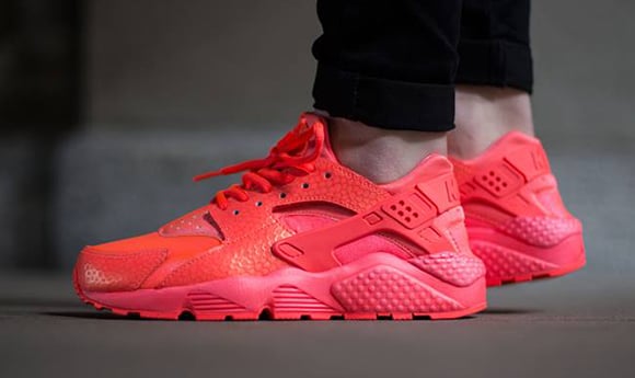 all red nike huarache womens