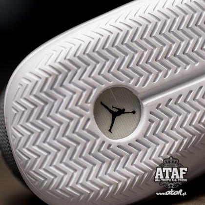 Nike Air Force 1 High Solar Red Nike Kobe Zoom 1 Sneakers