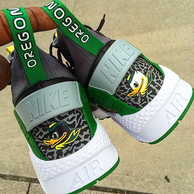 More Images of the Nike Air Huarache ‘Oregon Ducks’