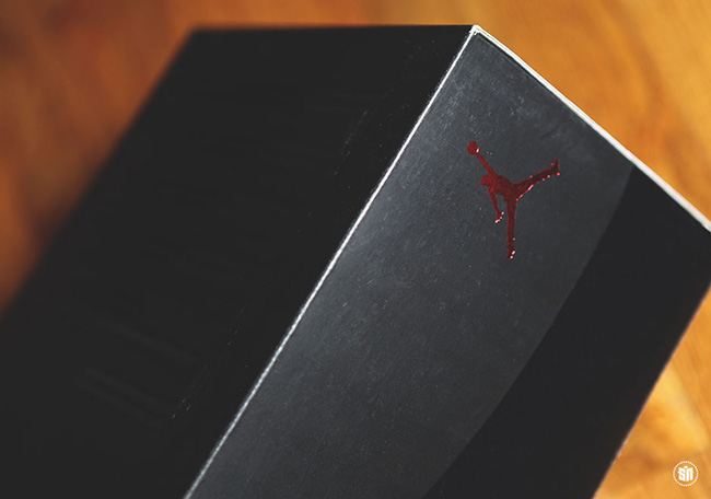 air jordan 1 mid black white university red basketball shoes 72-10 Packaging Box