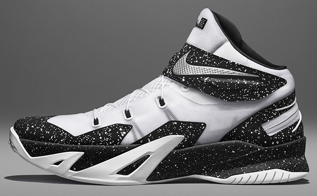 Nike LeBron Soldier 8 FlyEase