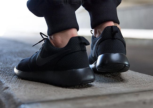 Nike Roshe One Triple Black