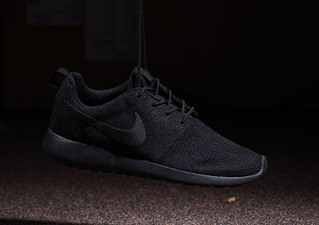 Nike Roshe One Triple Black