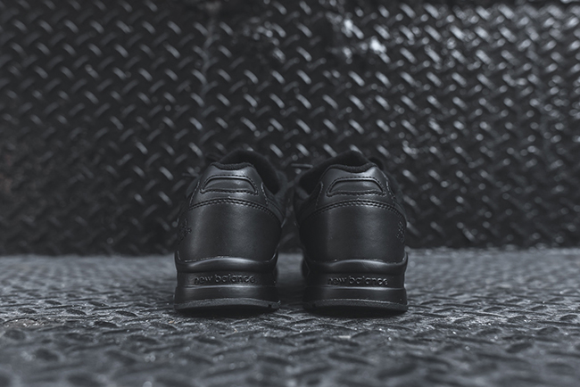 new balance 530 triple black