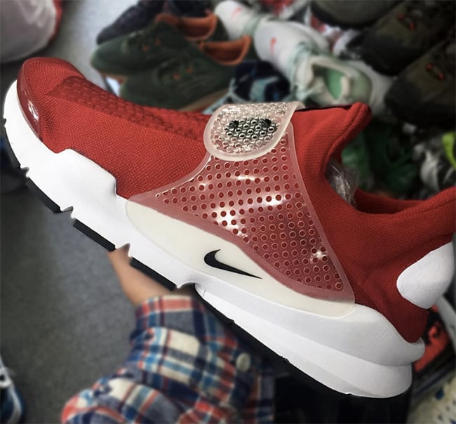 Red Nike Sock Dart 2016