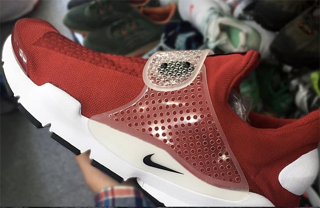 Red Nike Sock Dart 2016