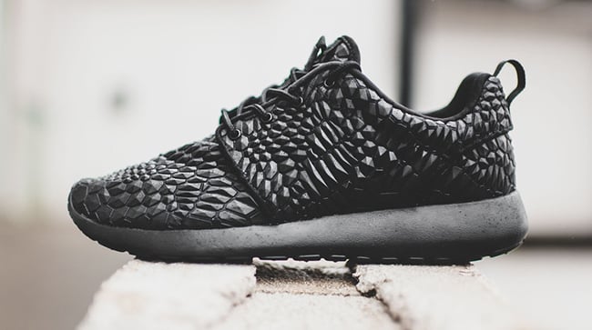 nike roshe triple black