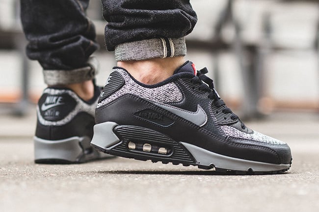 nike air max 90 essential black on feet