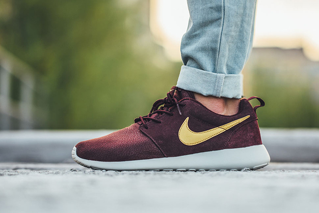 Nike Roshe One Suede Mahogany | SneakerFiles