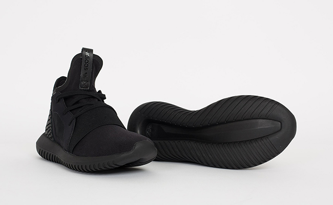 adidas tubular defiant triple black