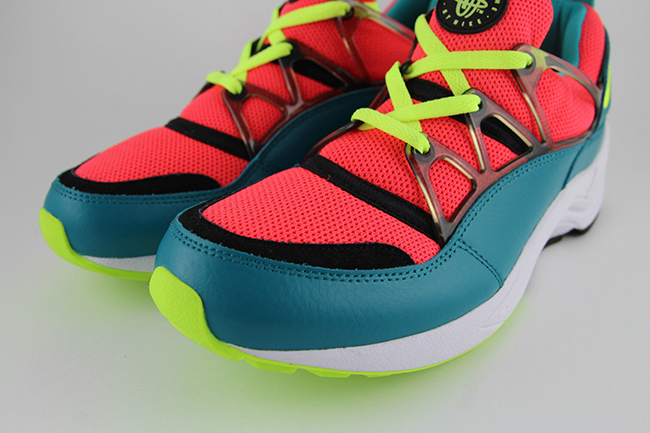 Nike Air Huarache Light Bright Crimson Volt