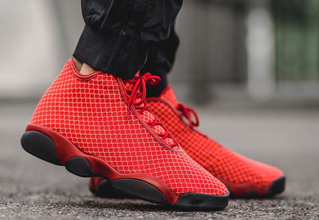 jordan horizon red and black