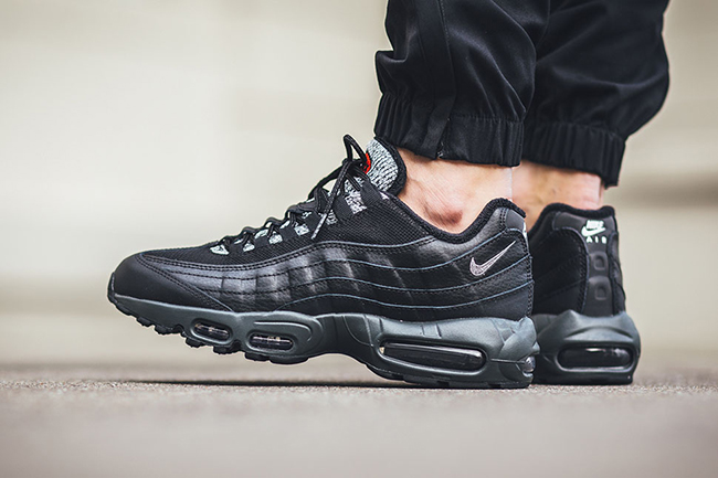 nike air max 95 tongue