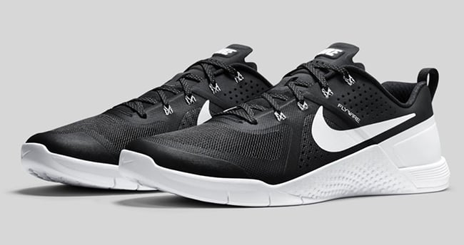 nike metcon black and white