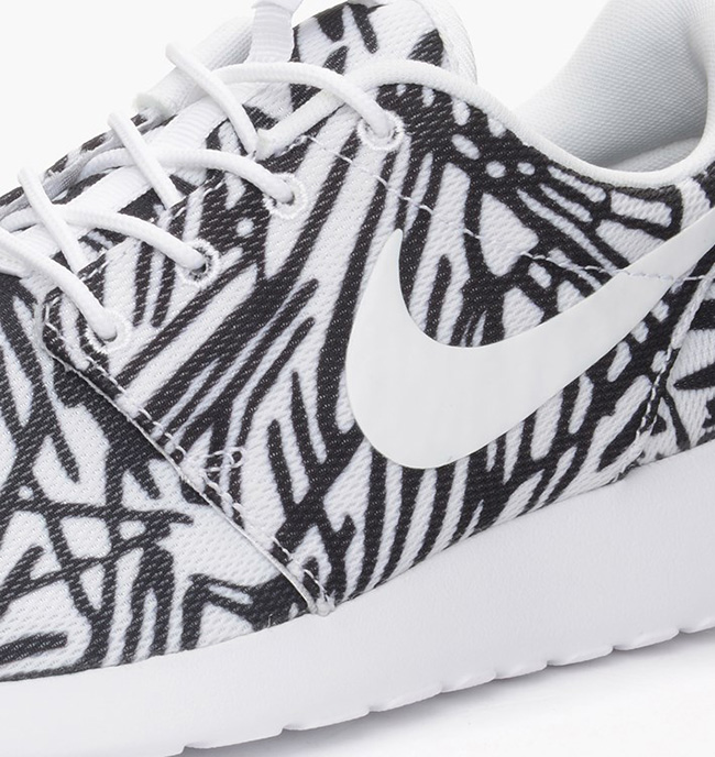 white roshes with black swoosh