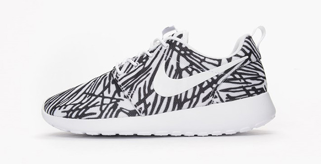 black and white roshes womens