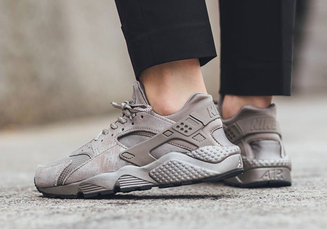 Nike WMNS Air Huarache Iron