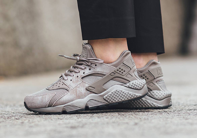 Nike WMNS Air Huarache Iron