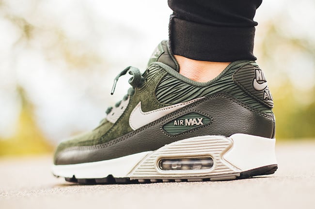 Nike WMNS Air Max 90 Leather Carbon 