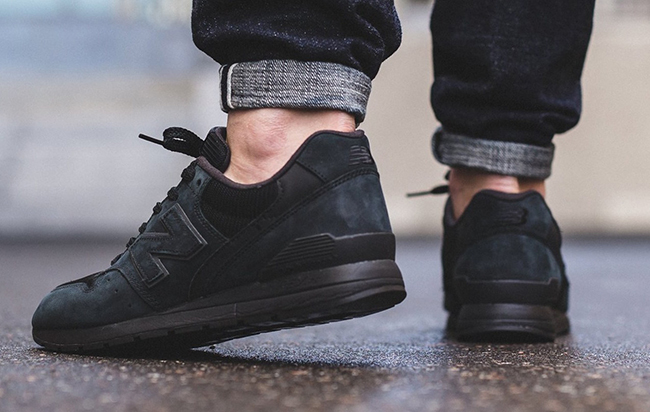 new balance all black