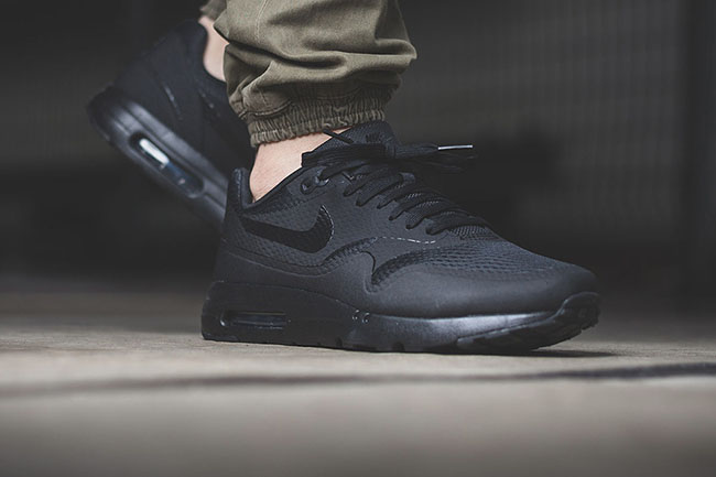 nike air max 1 essential triple black