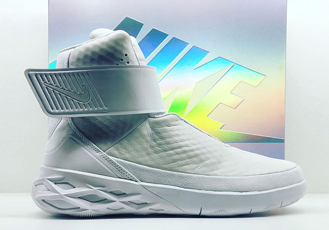 Nike Swoosh Hunter