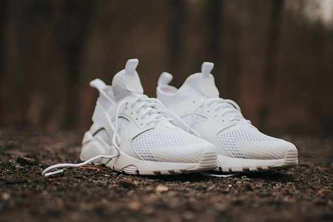 nike air huaraches triple white