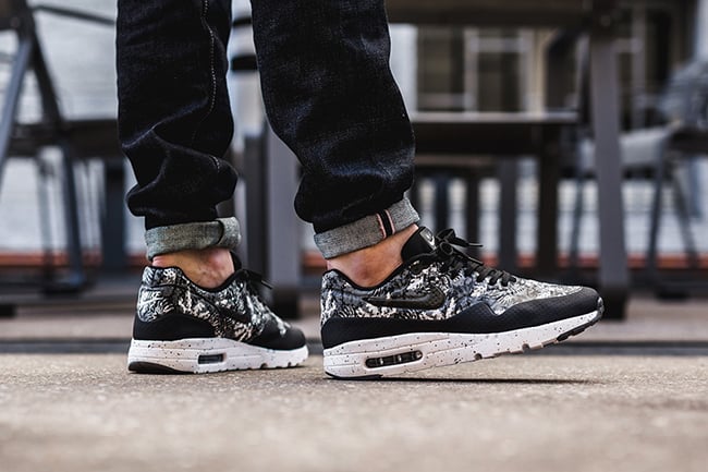 air max 1 ultra black and white