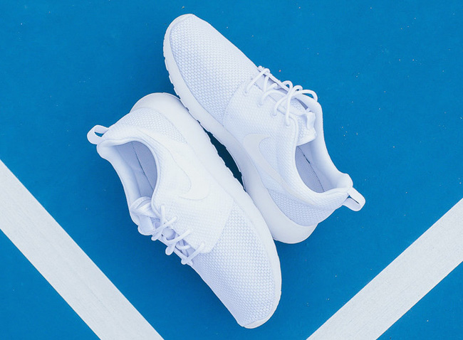 roshe run triple white