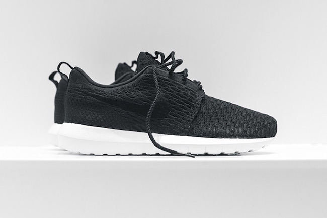 Nike Roshe NM Flyknit Pack Black