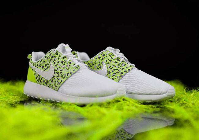 Nike Roshe One White Ghost Green