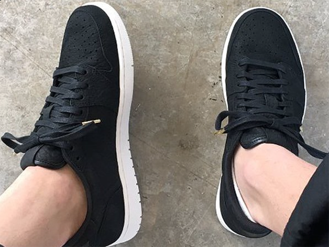 Air Jordan 1 Low Swooshless