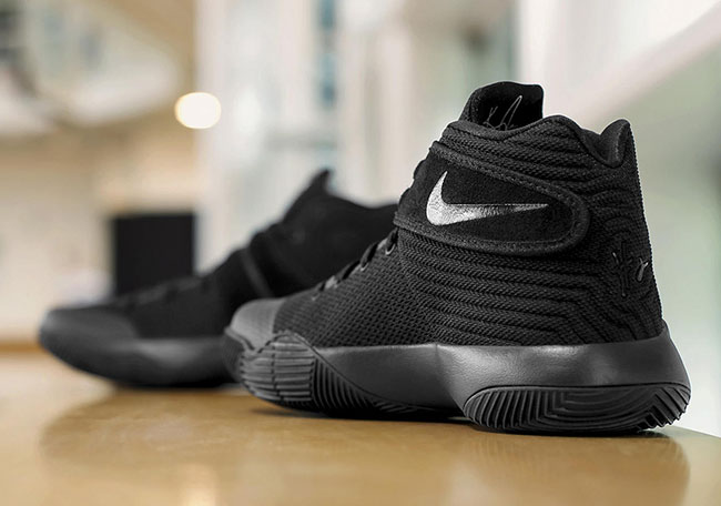 Nike Kyrie 2 Triple Black