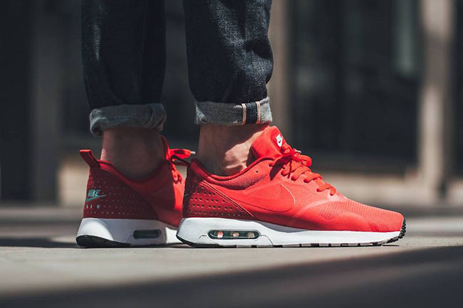 Nike Air Max Tavas Action Red