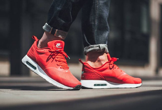 nike air tavas red