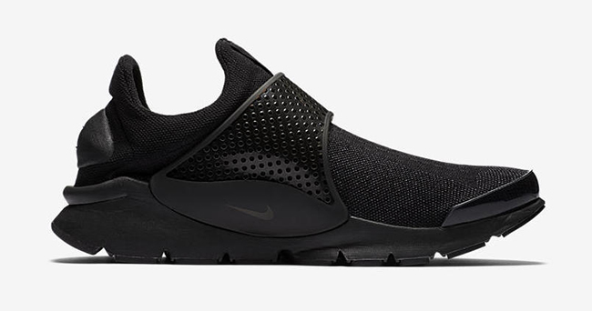 Triple Black Nike Sock Dart