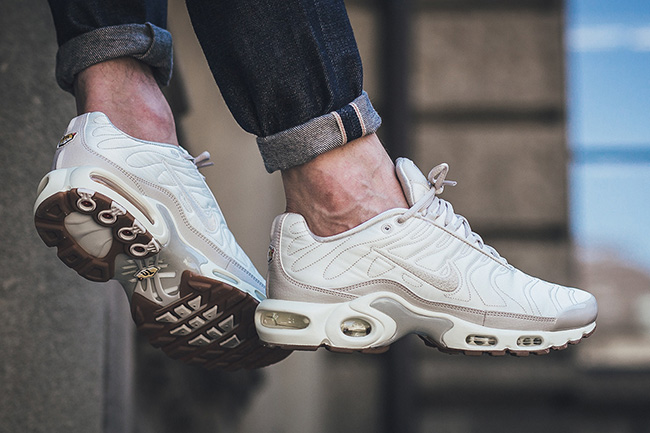 air max plus satin