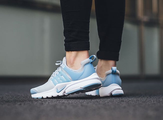 womens nike presto on feet light blue