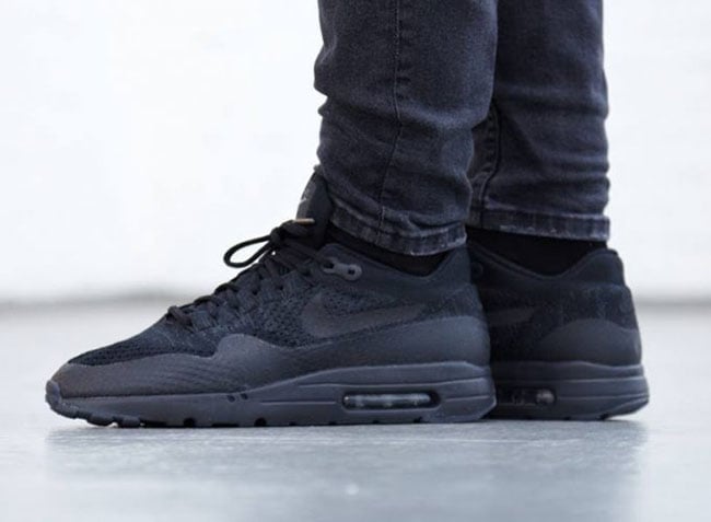 nike air max 1 triple black