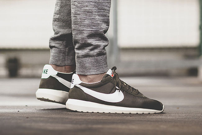 nike roshe khaki